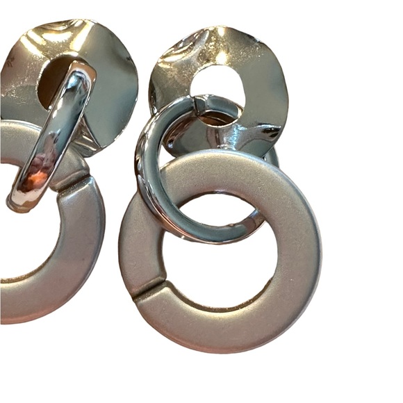 4/$20!!! Silver Plastic Chain Drop Earrings - Picture 3 of 4